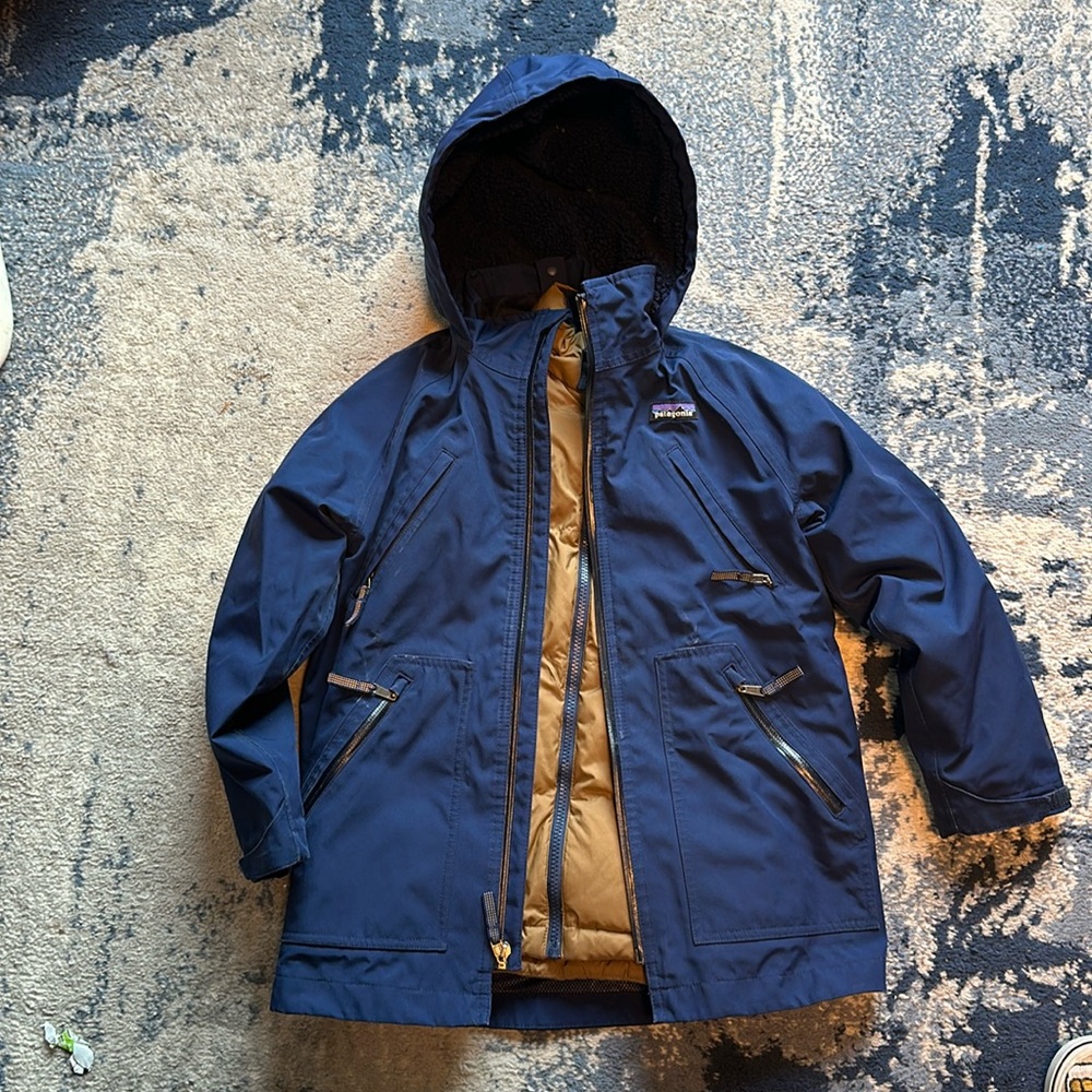 Youth Patagonia winter puffer /rain coat 2 in one coat size S